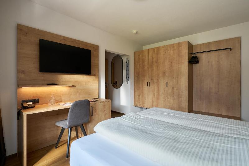 Standard Double Room image 2