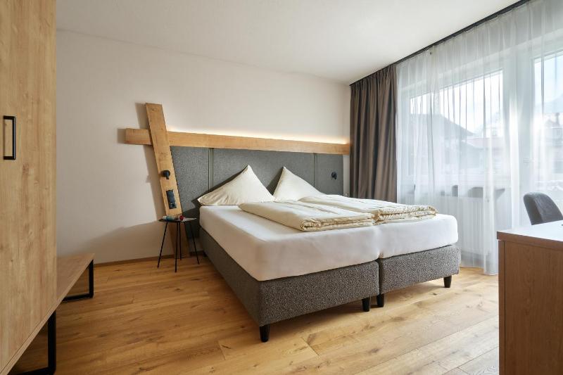 Standard Double Room image 4