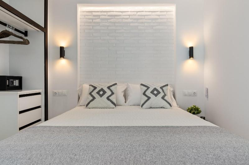 Black and White Beach - Boutique Apartment with Sea Views - image 29