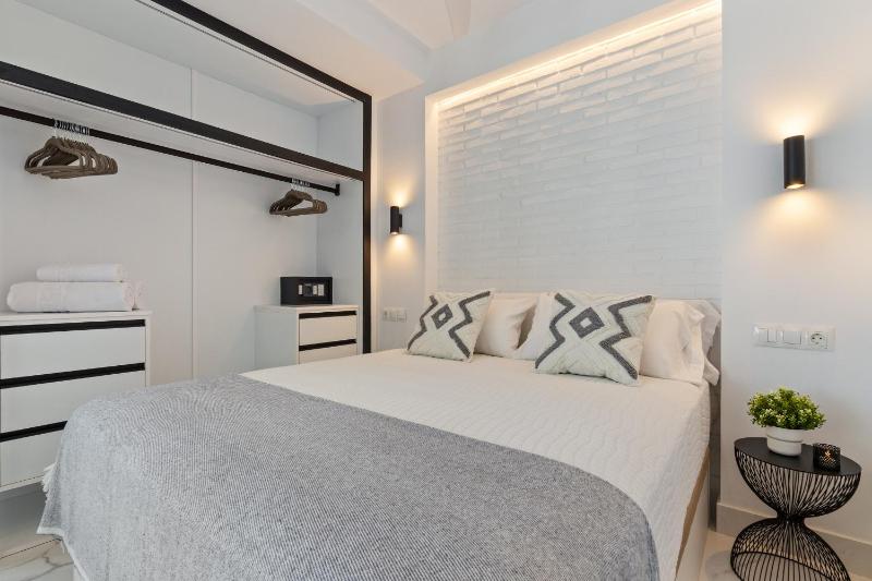 Black and White Beach - Boutique Apartment with Sea Views - image 41