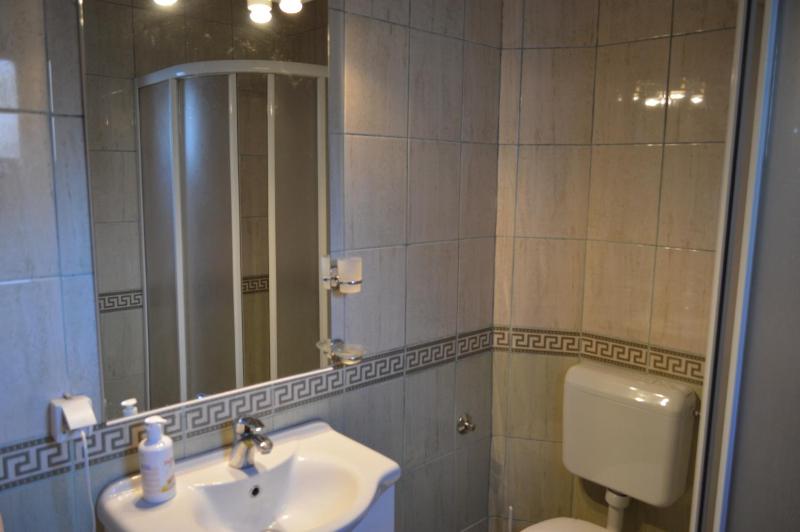 Double Room with Shared Bathroom image 3