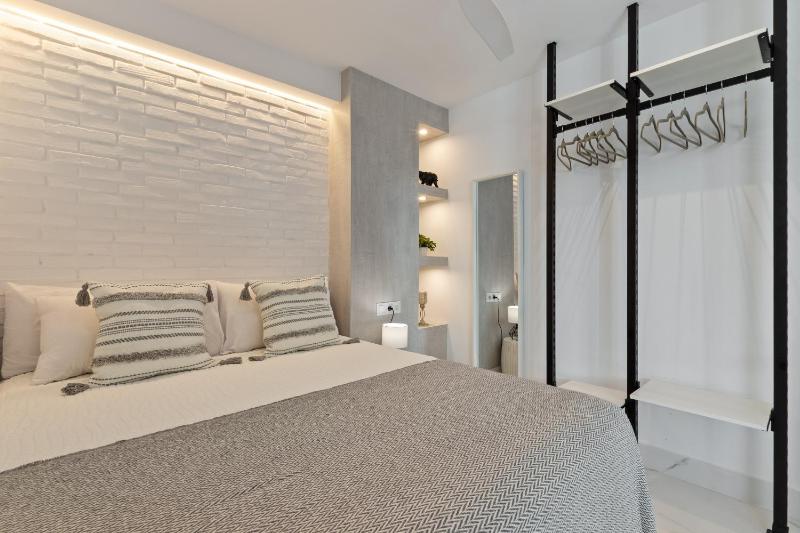 Black and White Beach - Boutique Apartment with Sea Views - image 23