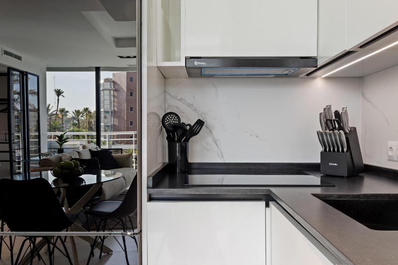 Black and White Beach - Boutique Apartment with Sea Views - image 15