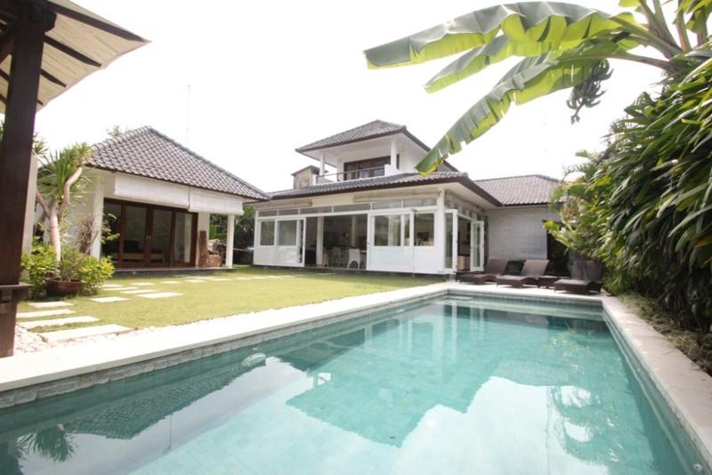 Modern 3BR Villa with Pool 5min to Beach - image 1