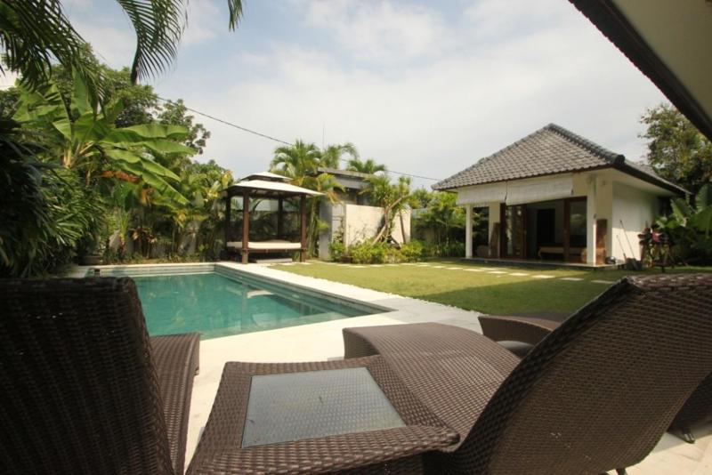 Modern 3BR Villa with Pool 5min to Beach - image 16