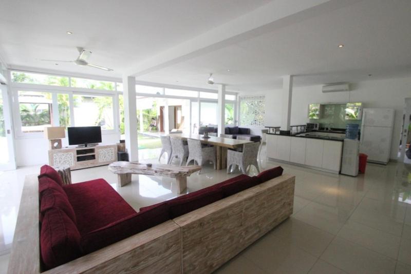 Modern 3BR Villa with Pool 5min to Beach - image 3