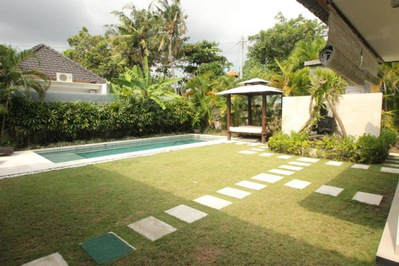 Modern 3BR Villa with Pool 5min to Beach - image 11