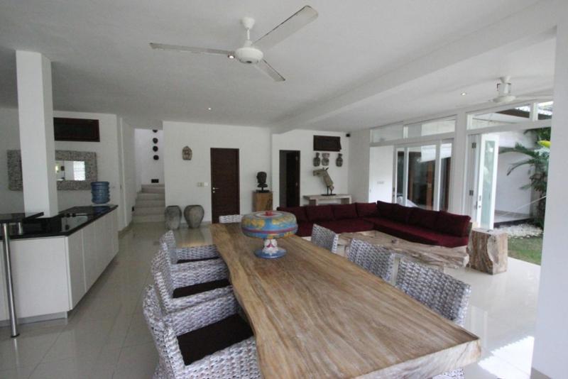 Modern 3BR Villa with Pool 5min to Beach - image 8