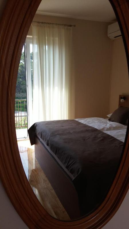 Double Room with Balcony image 4