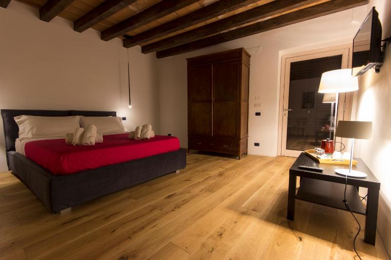 Superior Double Room image 3