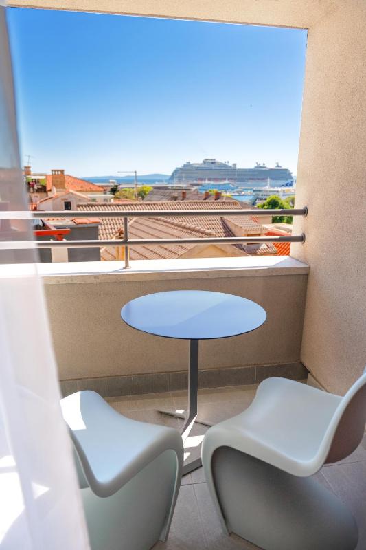 Superior Double or Twin Room with Sea View and Balcony image 2