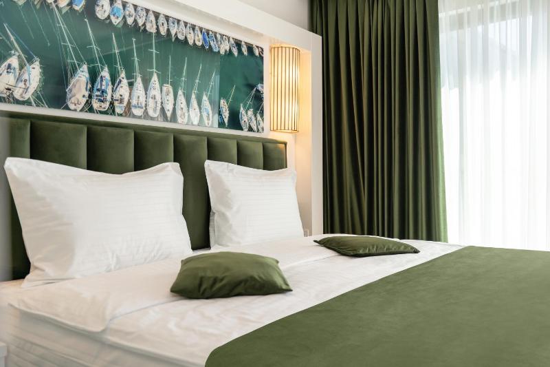 Classic Double or Twin Room image 4