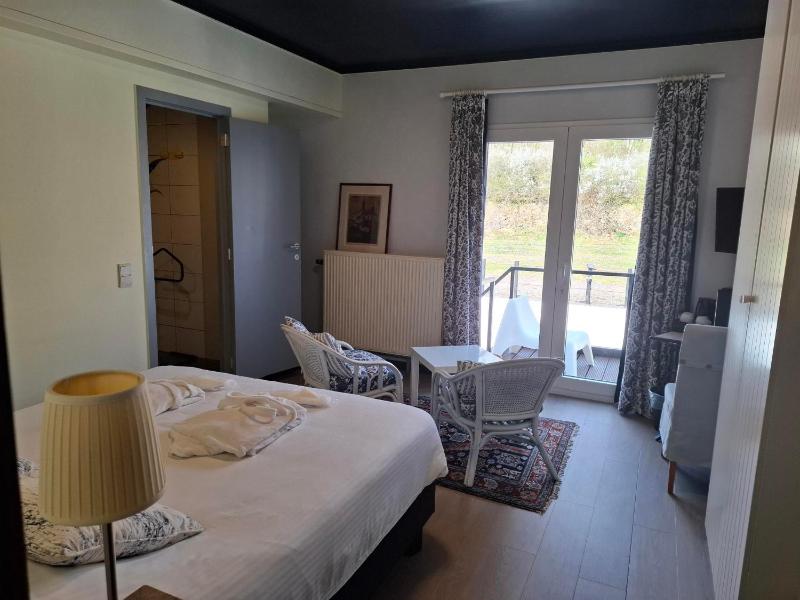 Superior Double Room image 4