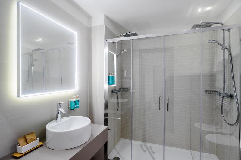 Standard Double Room image 2