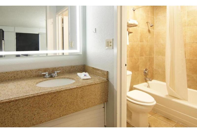 Quadruple Room - Non-Smoking image 3