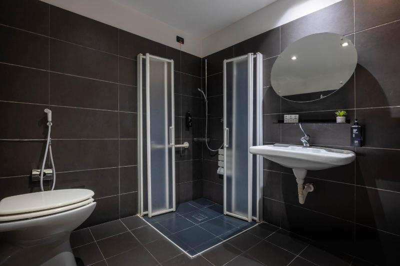 Classic Triple Room image 2