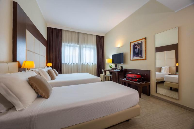 Classic Triple Room image 3