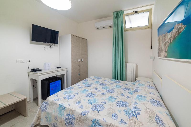 Double Room image 4