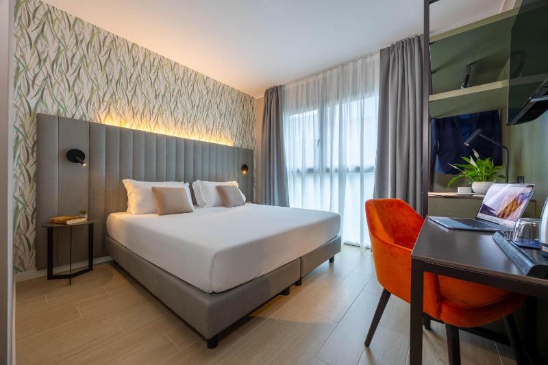 Deluxe Double or Twin Room image 1