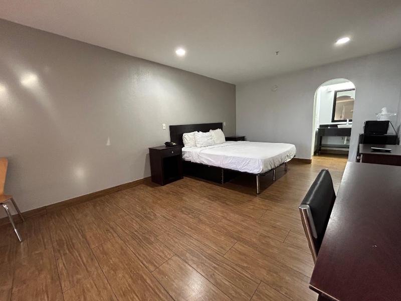 King Room image 2