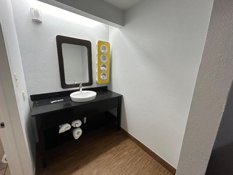 King Room image 3