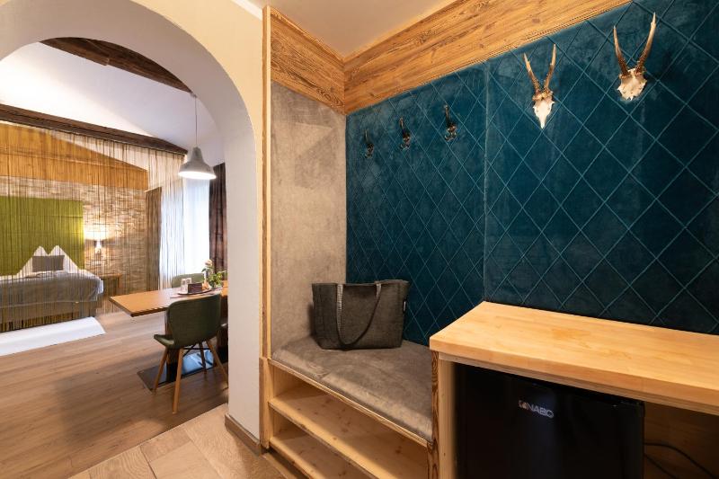 Suite Rosenholz image 1