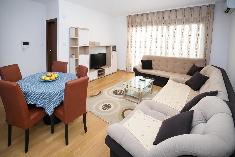 One-Bedroom Apartment with Balcony image 3