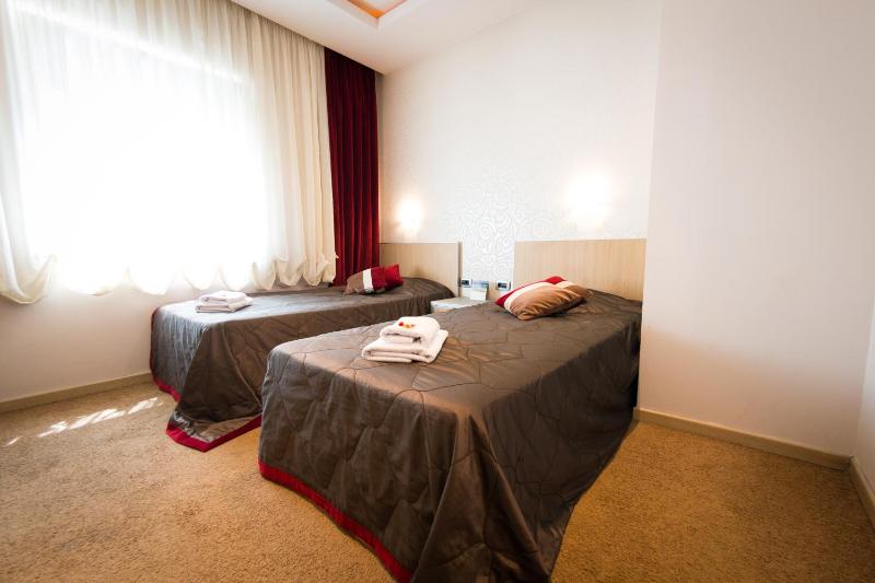 Twin Room image 1