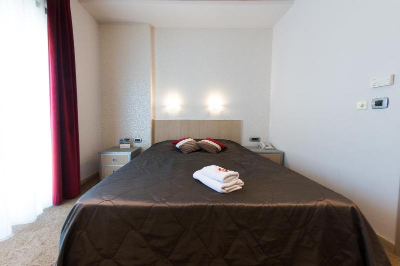 Single Room image 4