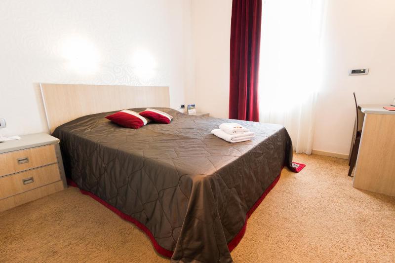 Single Room image 3
