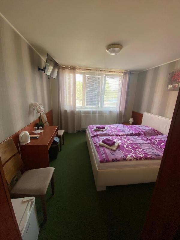 Double Room image 4