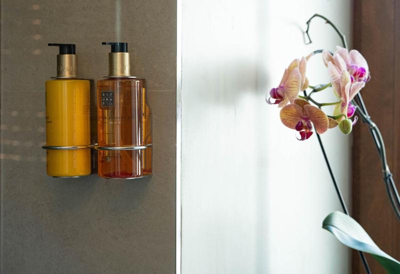 Groundfloor Suite with Sea View image 3