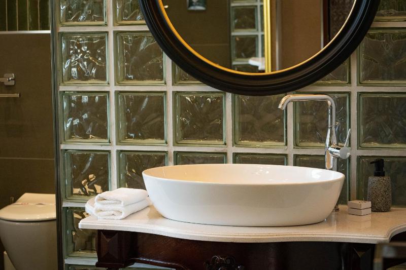 Groundfloor Suite with Sea View image 2