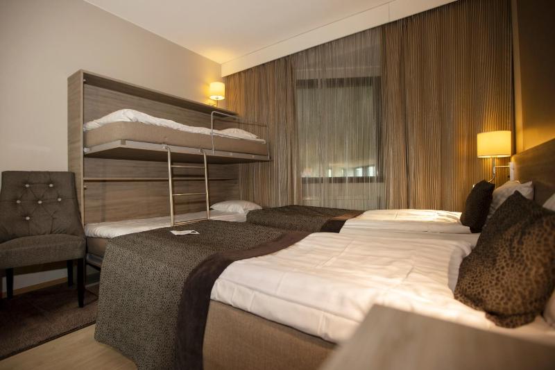 Classic Quadruple Room image 3