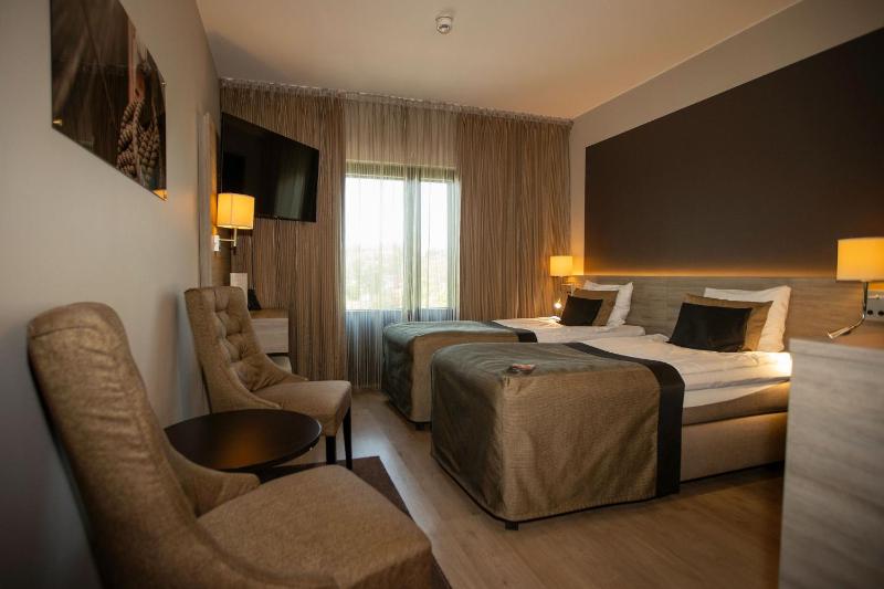 Superior Twin Room image 1