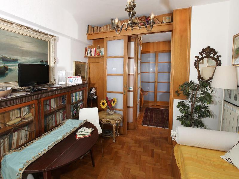 Classic Apartment image 4