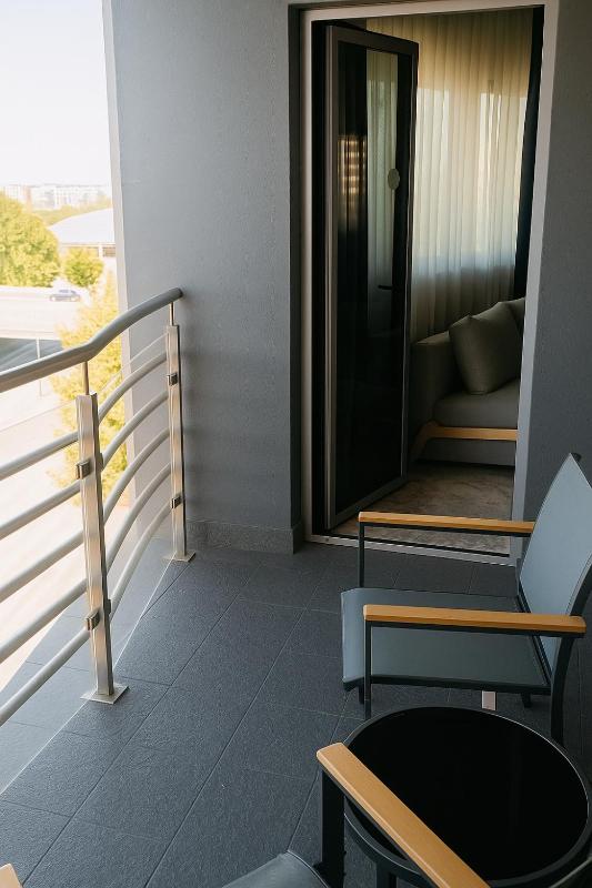 Junior Suite with Balcony image 3
