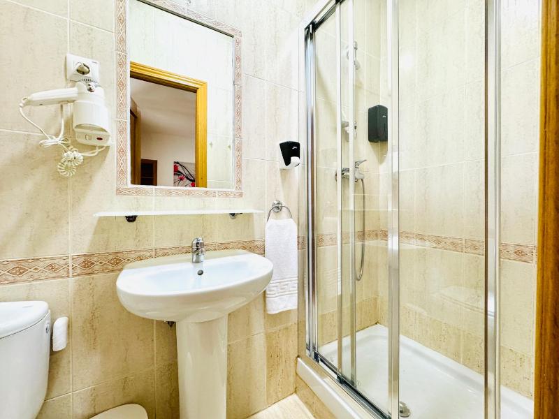 Large Double Room image 1