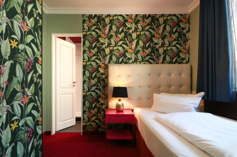Single Room image 3