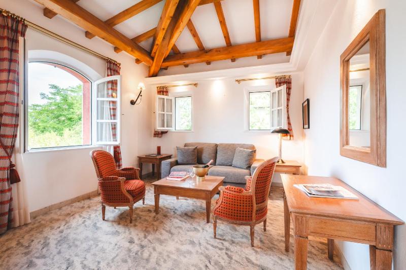 Topaze Suite with Balcony image 2