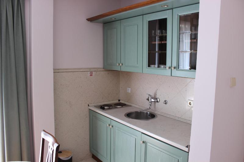 Villa Velzon Guesthouse - image 4