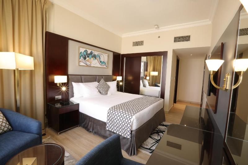 One-Bedroom Apartment with City View with Free Shuttle Beach & Mall Transfer image 1