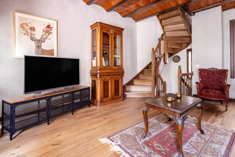 Chic 2BR Retreat House - Heart of Cihangir! #394 - image 14