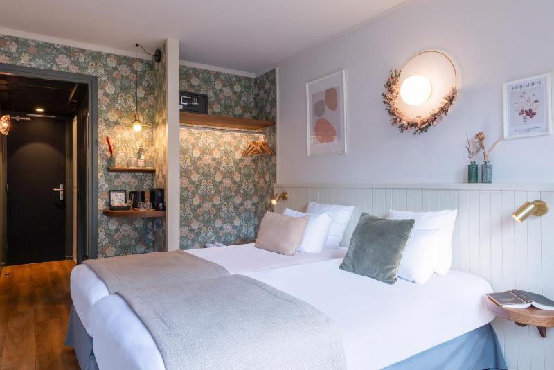 Classic Twin Room image 1