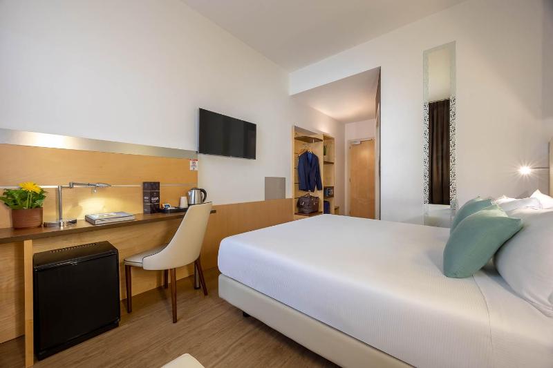 Double Room image 1