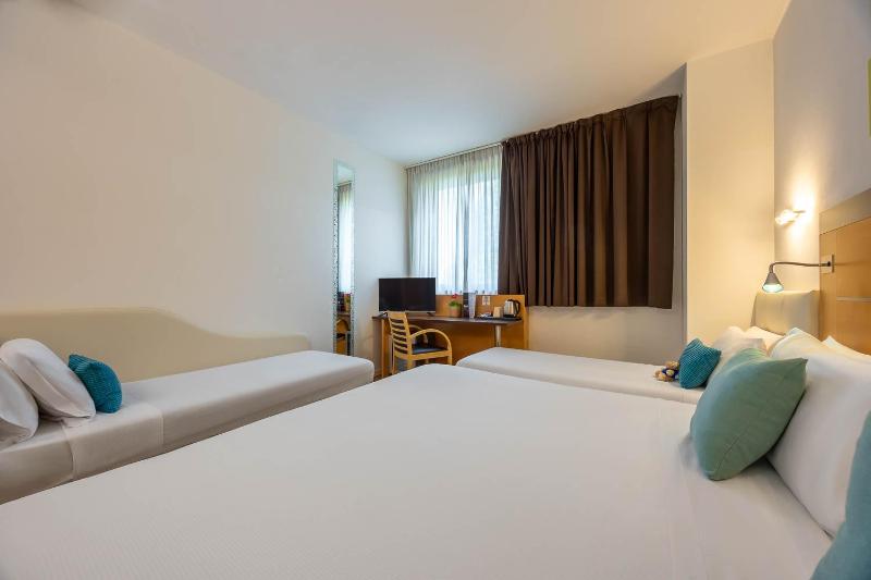 Quadruple Room image 3
