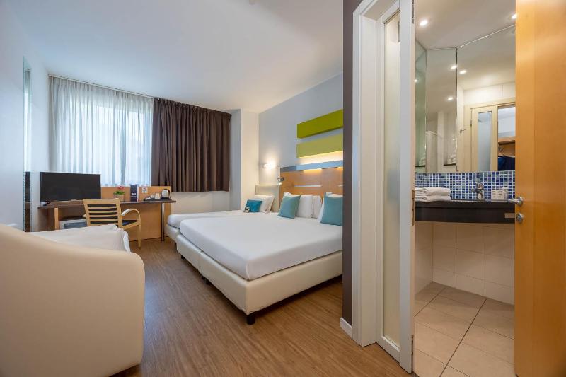 Quadruple Room image 1