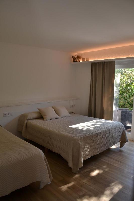 Triple Room with Terrace image 1