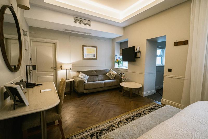 Family Room image 1