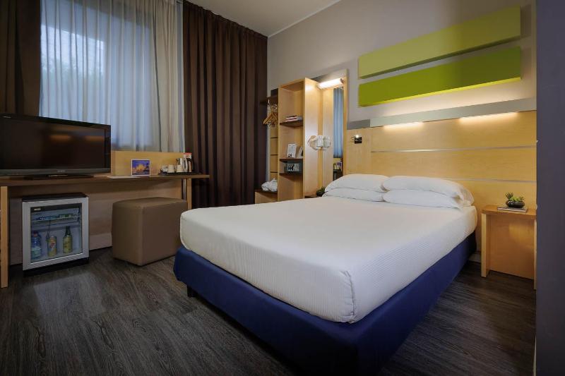 Superior Double Room image 4